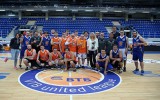 Журналисты обыграли болельщиков   